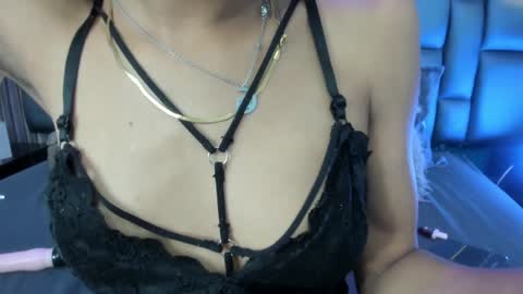 Snapshot of ashleyhiil2 chatting on 02/05/25, 06:35 AshleyHill online show from 02/05/25, 06:35