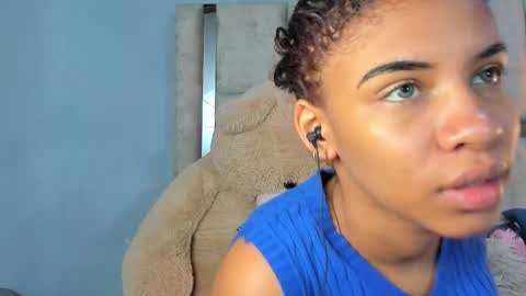 Snapshot of ashleyhiil2 chatting on 09/27/25, 03:33 AshleyHill online show from 09/27/25, 03:33