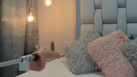 Snapshot of ashleyhiil2 chatting on 10/17/25, 04:48 AshleyHill online show from 10/17/25, 04:48