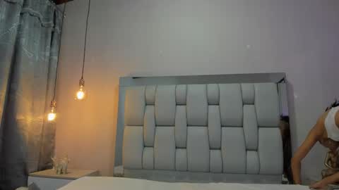 Snapshot of ashleyhiil2 chatting on 10/18/25, 03:53 AshleyHill online show from 10/18/25, 03:53