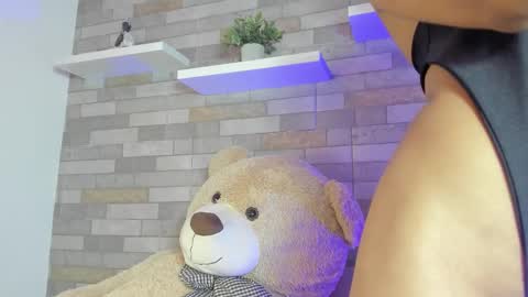 Snapshot of ashleyhiil2 chatting on 11/25/25, 04:01 AshleyHill online show from 11/25/25, 04:01