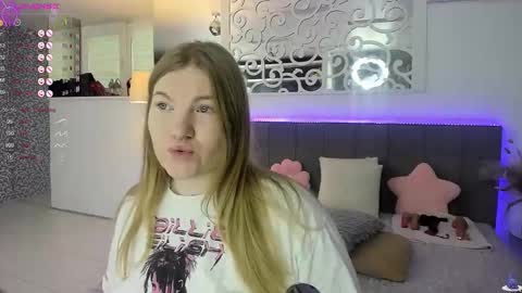 Snapshot of ashleyjonse chatting on 11/18/25, 05:45 AshleyJonse online show from 11/18/25, 05:45