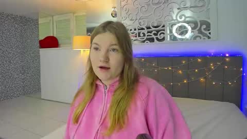 Snapshot of ashleyjonse chatting on 12/21/25, 06:20 AshleyJonse online show from 12/21/25, 06:20