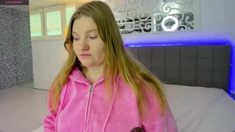 Snapshot of ashleyjonse chatting on 01/18/26, 06:39 AshleyJonse online show from 01/18/26, 06:39