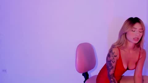 dahiana online show from 10/14/25, 04:08