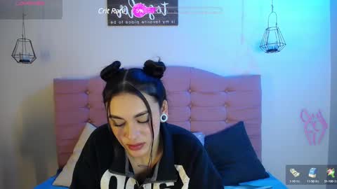 Snapshot of ashleyy_ls chatting on 02/26/25, 03:32 kylie online show from 02/26/25, 03:32