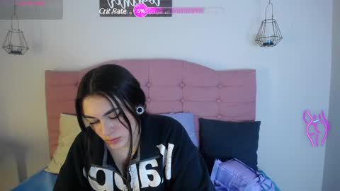 Snapshot of ashleyy_ls chatting on 03/01/25, 03:32 kylie online show from 03/01/25, 03:32