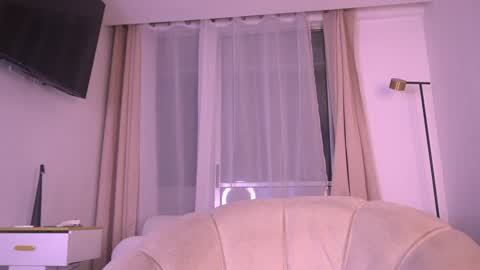 Ashley Fox online show from 02/01/25, 01:34