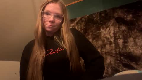 ashleyynicholee online show from 12/15/25, 11:42