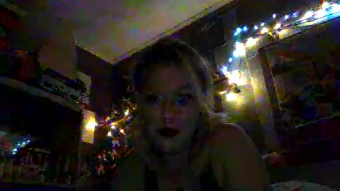 Snapshot of ashlie694 chatting on 11/01/25, 12:12 ashlie694 online show from 11/01/25, 12:12