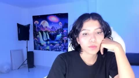 Snapshot of ashlleycam chatting on 03/02/25, 01:58 Fer online show from 03/02/25, 01:58