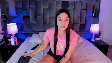 Snapshot of ashly_bloom chatting on 06/19/26, 03:11 Ashly online show from 06/19/26, 03:11