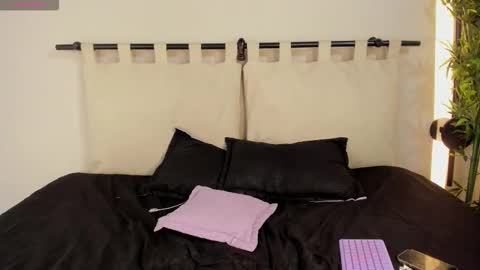 ashly_jones_ online show from 12/16/25, 04:28