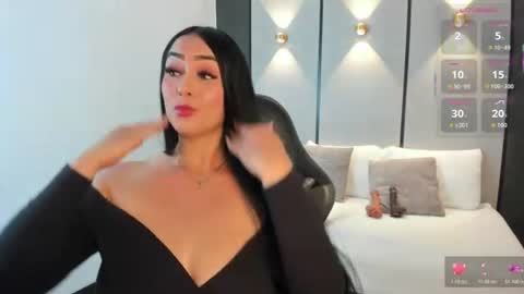 Snapshot of ashly_moonn chatting on 06/10/26, 12:37 A S H L Y online show from 06/10/26, 12:37