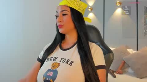 Snapshot of ashly_moonn chatting on 06/12/26, 12:37 A S H L Y online show from 06/12/26, 12:37