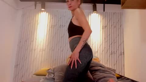 ashlybenison online show from 01/16/25, 02:09