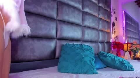 ashlymillerr_ online show from 05/19/26, 07:53