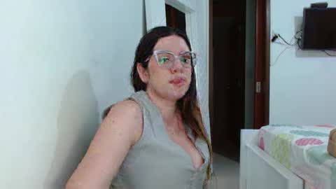 Snapshot of ashlymoon chatting on 05/15/26, 10:50 AshlyMoon online show from 05/15/26, 10:50