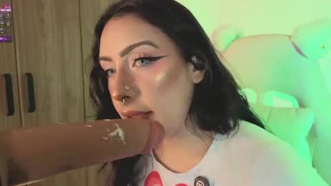 Snapshot of ashlynnlowe_ chatting on 07/15/26, 10:04 Ash online show from 07/15/26, 10:04