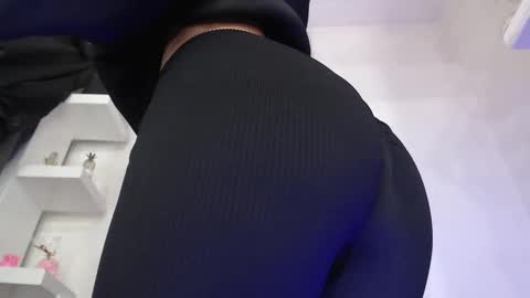 Snapshot of ashlyvesneva chatting on 09/26/25, 11:31 Ashly online show from 09/26/25, 11:31