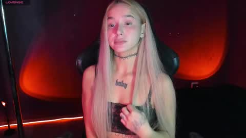 Mila online show from 09/25/25, 05:22