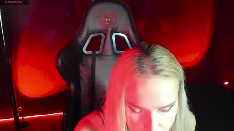 Mila online show from 10/01/25, 04:29