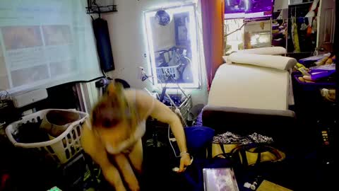 ashmomo online show from 12/11/24, 06:25