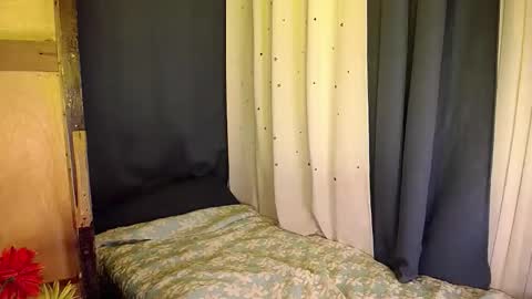 Elaine Navales online show from 10/02/25, 06:04