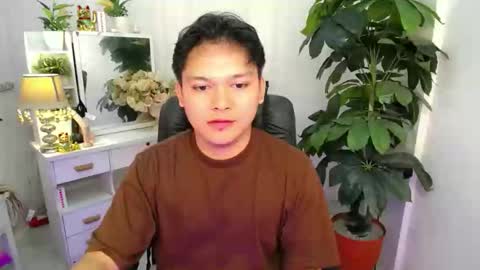 asian_handsomexx online show from 11/05/25, 12:27