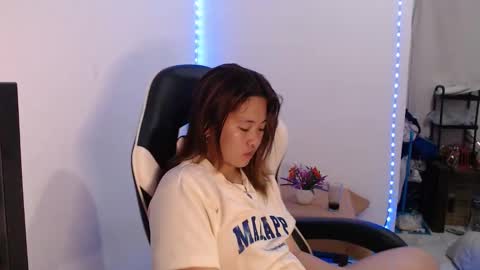 Snapshot of asian_honey69 chatting on 11/11/25, 09:09 bb girl online show from 11/11/25, 09:09