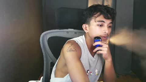 Snapshot of asian_hunk_moreno chatting on 06/21/26, 03:03 Yuri online show from 06/21/26, 03:03