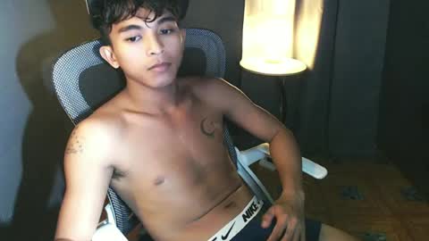 Snapshot of asian_hunk_moreno chatting on 06/22/26, 04:26 Yuri online show from 06/22/26, 04:26