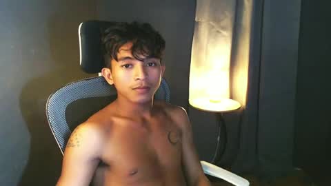 Snapshot of asian_hunk_moreno chatting on 06/26/26, 05:50 Yuri online show from 06/26/26, 05:50
