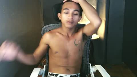 Snapshot of asian_hunk_moreno chatting on 06/28/26, 03:29 Yuri online show from 06/28/26, 03:29