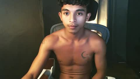Snapshot of asian_hunk_moreno chatting on 06/30/26, 08:10 Yuri online show from 06/30/26, 08:10