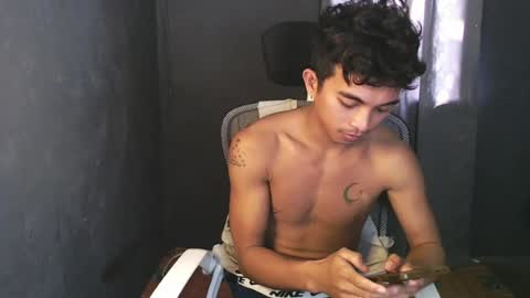 Snapshot of asian_hunk_moreno chatting on 07/14/26, 06:29 Yuri online show from 07/14/26, 06:29