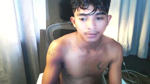 Snapshot of asian_hunk_moreno chatting on 07/20/26, 06:17 Yuri online show from 07/20/26, 06:17