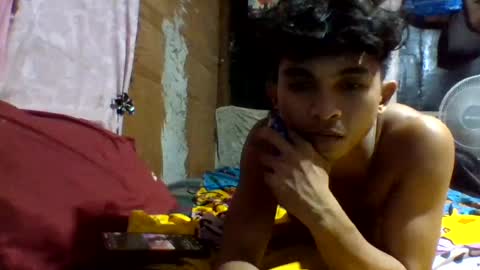 Snapshot of asian_hunk_moreno chatting on 08/01/26, 05:12 Yuri online show from 08/01/26, 05:12