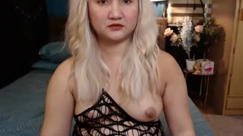 angela online show from 10/05/25, 01:37