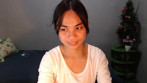 Snapshot of asian_reyshell chatting on 11/25/25, 11:49 Reyshell online show from 11/25/25, 11:49