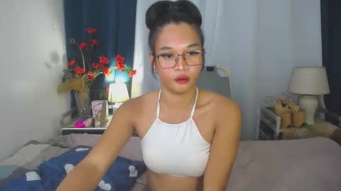 Snapshot of asian_rheian chatting on 02/28/25, 01:05 rheian online show from 02/28/25, 01:05