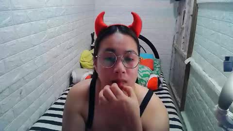 Snapshot of asian_sexydimples chatting on 11/02/25, 11:34 Trixie online show from 11/02/25, 11:34