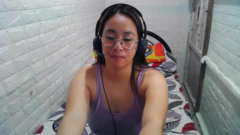 Snapshot of asian_sexydimples chatting on 11/18/25, 11:37 Trixie online show from 11/18/25, 11:37