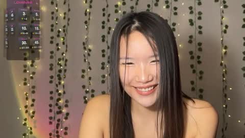 Snapshot of asian_vi chatting on 10/14/25, 12:33 My name Vi online show from 10/14/25, 12:33