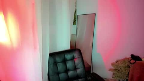 Snapshot of asianbabenicky chatting on 04/06/26, 12:19 Hien online show from 04/06/26, 12:19