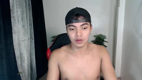 Snapshot of asianboyhunt chatting on 10/22/25, 07:24 Fev online show from 10/22/25, 07:24