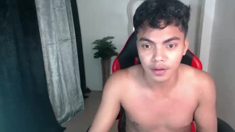 Snapshot of asianboyhunt chatting on 10/25/25, 10:37 Fev online show from 10/25/25, 10:37