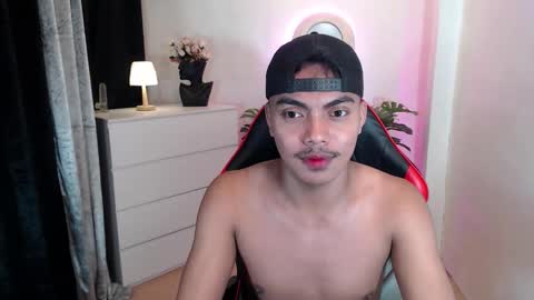 Snapshot of asianboyhunt chatting on 11/11/25, 11:32 Fev online show from 11/11/25, 11:32