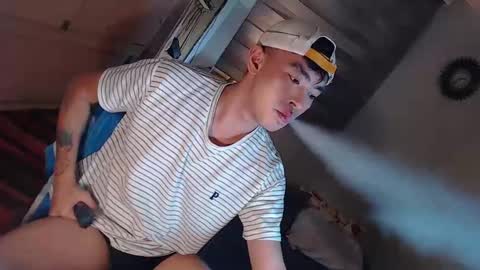 Snapshot of asiancummer_bry69 chatting on 02/25/25, 06:09 Bry online show from 02/25/25, 06:09