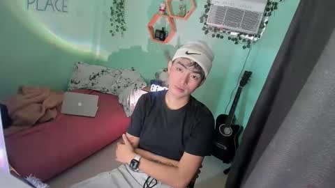 Snapshot of asiancummer_bry69 chatting on 11/23/25, 02:39 Bry online show from 11/23/25, 02:39